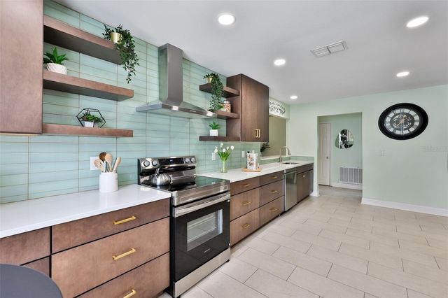 8715 HAMPDEN DRIVE, Tampa, FL 33626