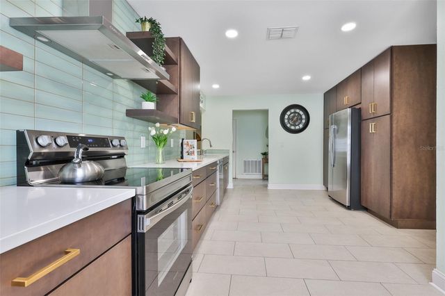 8715 HAMPDEN DRIVE, Tampa, FL 33626