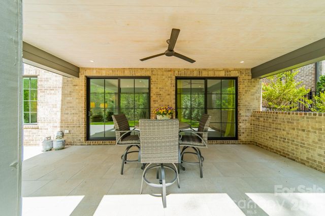 6006 Old Providence Lane, Charlotte, NC 28226