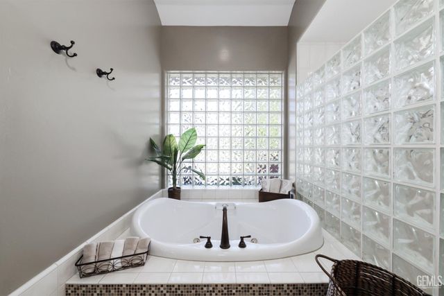 15710 Black Hawk Avenue, Bakersfield, CA 93314