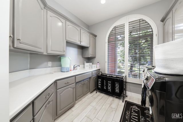 15710 Black Hawk Avenue, Bakersfield, CA 93314