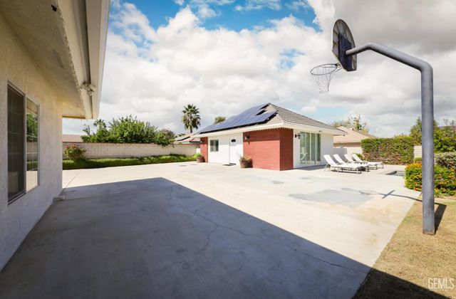 15710 Black Hawk Avenue, Bakersfield, CA 93314