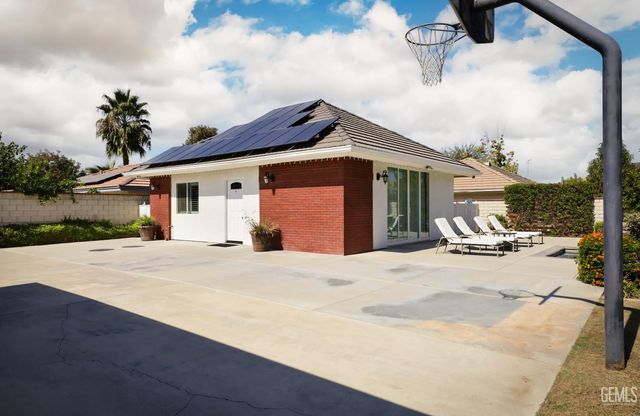 15710 Black Hawk Avenue, Bakersfield, CA 93314