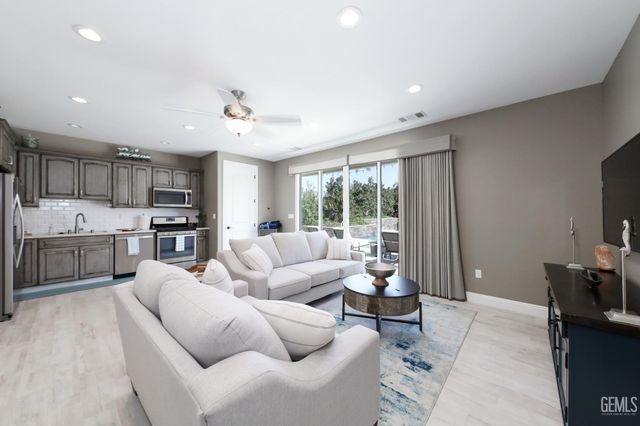 15710 Black Hawk Avenue, Bakersfield, CA 93314