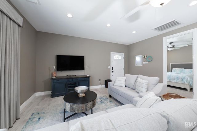 15710 Black Hawk Avenue, Bakersfield, CA 93314