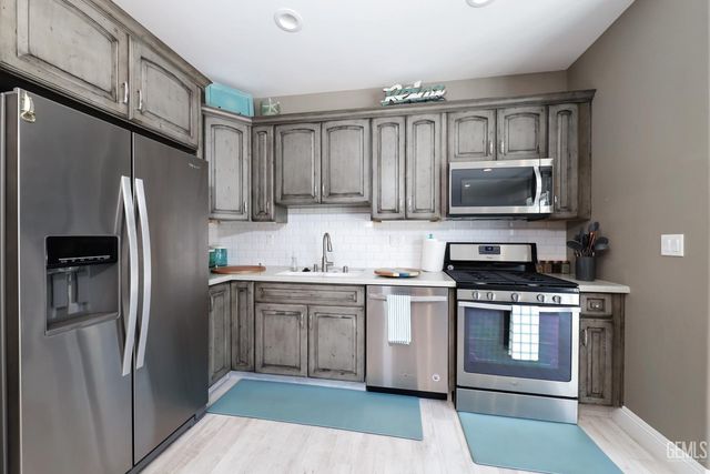 15710 Black Hawk Avenue, Bakersfield, CA 93314