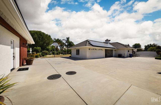 15710 Black Hawk Avenue, Bakersfield, CA 93314