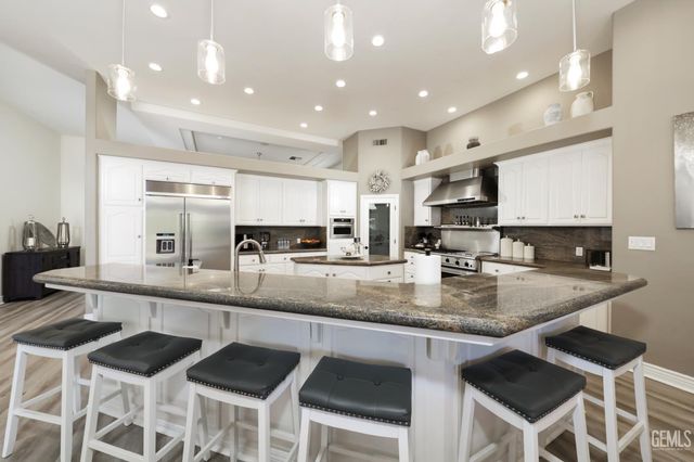 15710 Black Hawk Avenue, Bakersfield, CA 93314