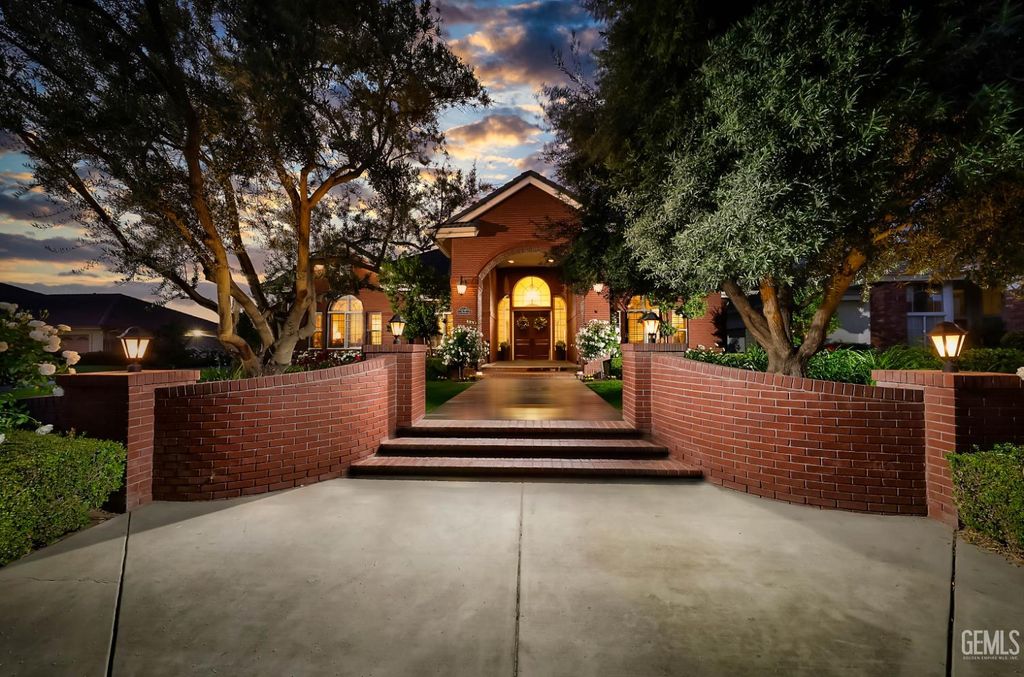 15710 Black Hawk Avenue, Bakersfield, CA 93314