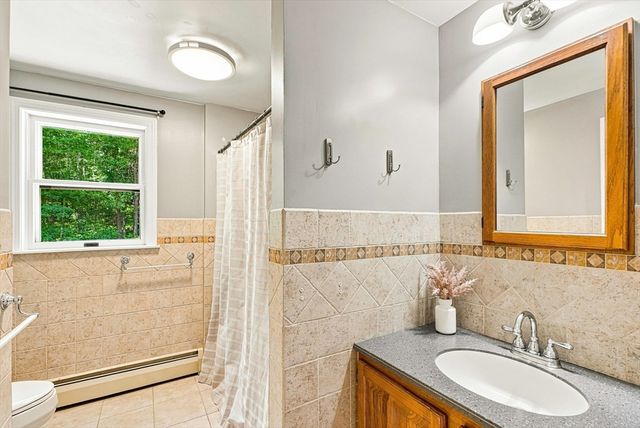 97 Lee St, West Boylston, MA 01583