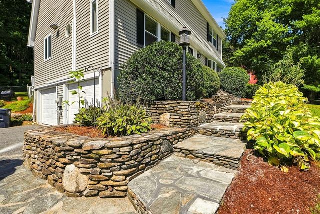 97 Lee St, West Boylston, MA 01583