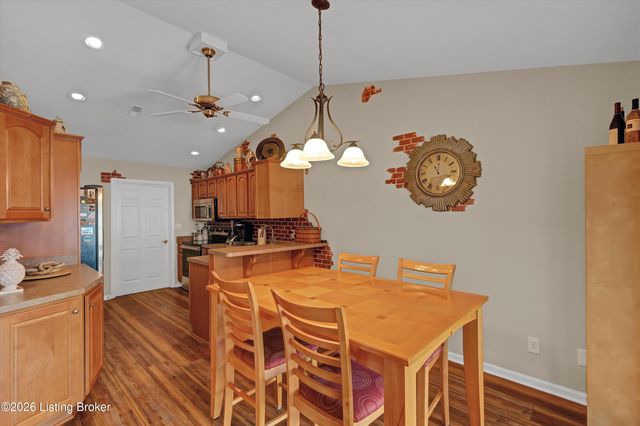 6411 Rivers End Dr, Louisville, KY 40258