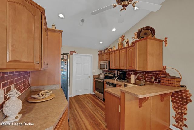 6411 Rivers End Dr, Louisville, KY 40258