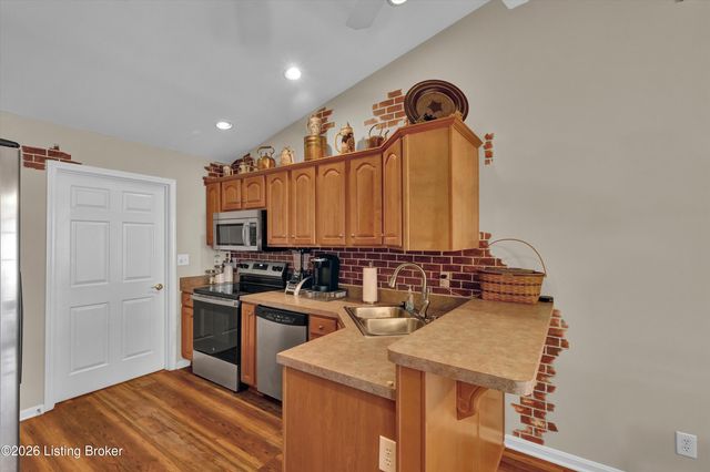 6411 Rivers End Dr, Louisville, KY 40258