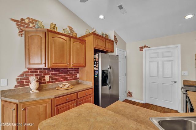 6411 Rivers End Dr, Louisville, KY 40258