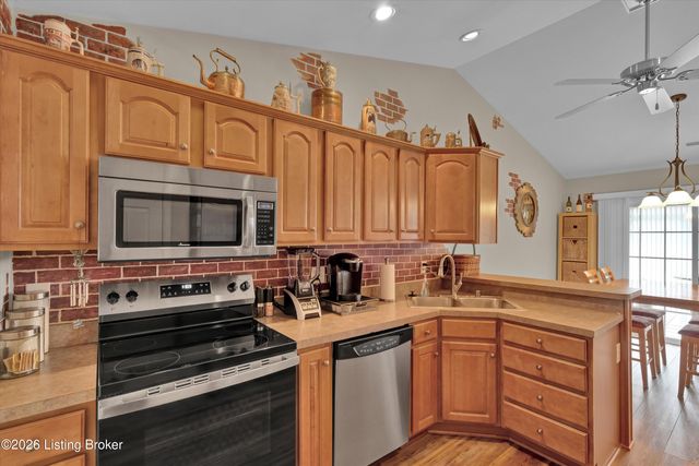 6411 Rivers End Dr, Louisville, KY 40258