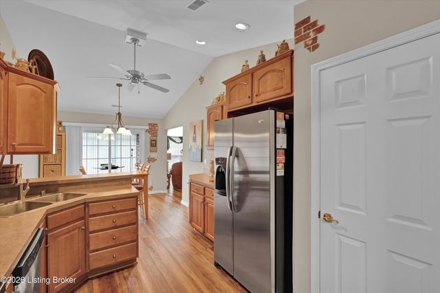6411 Rivers End Dr, Louisville, KY 40258