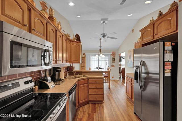 6411 Rivers End Dr, Louisville, KY 40258