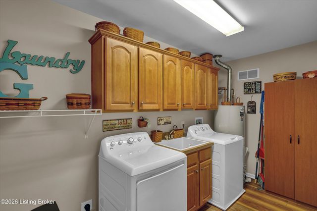 6411 Rivers End Dr, Louisville, KY 40258