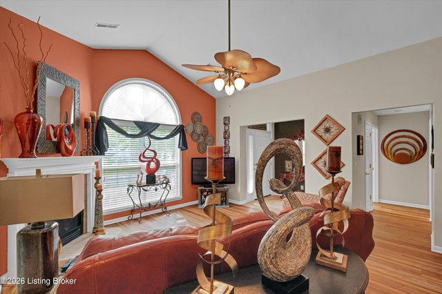 6411 Rivers End Dr, Louisville, KY 40258