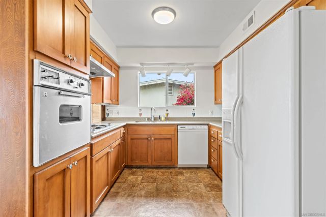 5877 Soledad Mountain Road, La Jolla, CA 92037