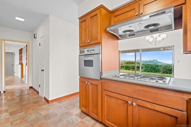 5877 Soledad Mountain Road, La Jolla, CA 92037