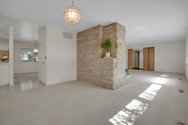 7025 Hillcrest Dr, Modesto, CA 95356