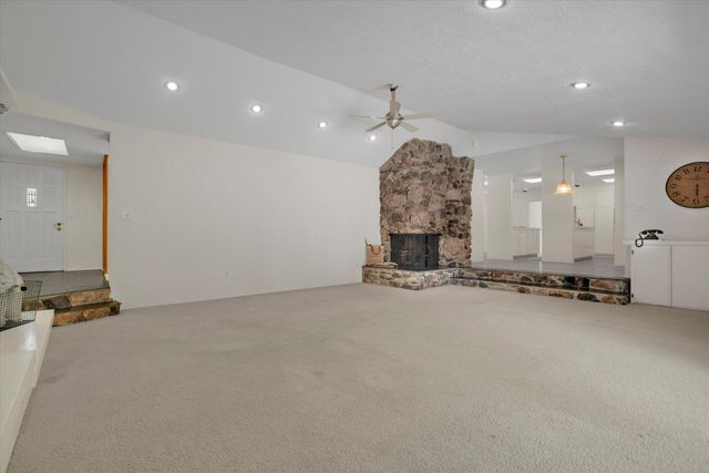 7025 Hillcrest Dr, Modesto, CA 95356