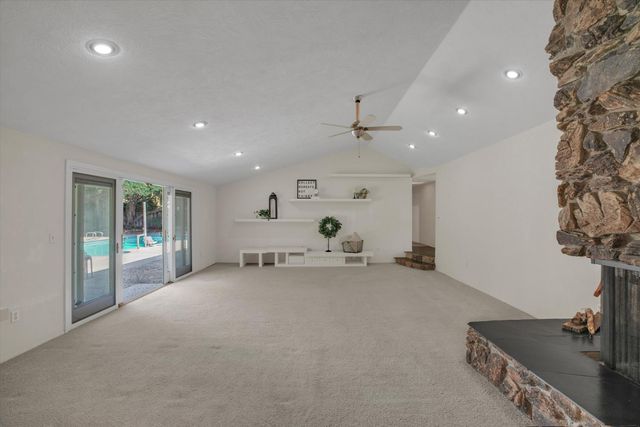 7025 Hillcrest Dr, Modesto, CA 95356