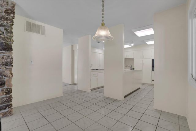 7025 Hillcrest Dr, Modesto, CA 95356