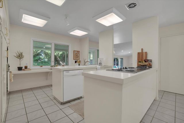 7025 Hillcrest Dr, Modesto, CA 95356