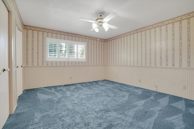 7025 Hillcrest Dr, Modesto, CA 95356