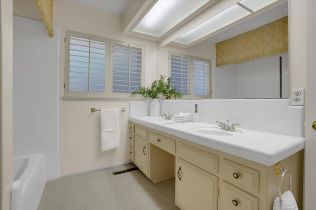 7025 Hillcrest Dr, Modesto, CA 95356