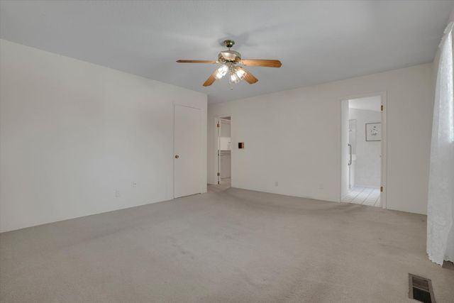 7025 Hillcrest Dr, Modesto, CA 95356