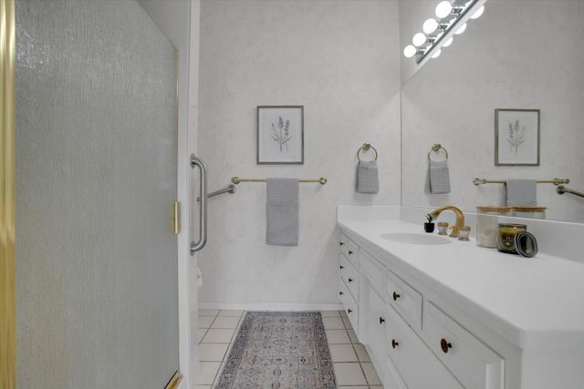 7025 Hillcrest Dr, Modesto, CA 95356