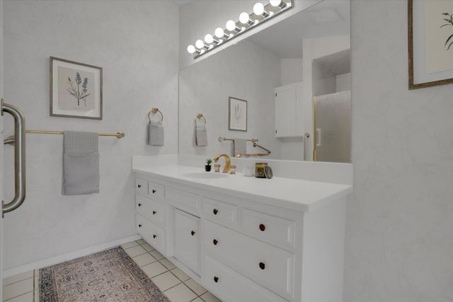 7025 Hillcrest Dr, Modesto, CA 95356