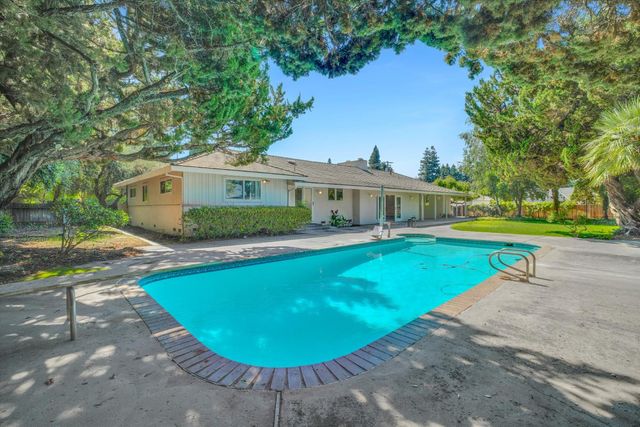 7025 Hillcrest Dr, Modesto, CA 95356