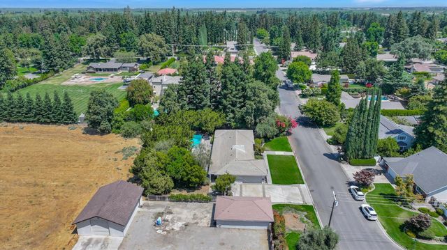 7025 Hillcrest Dr, Modesto, CA 95356