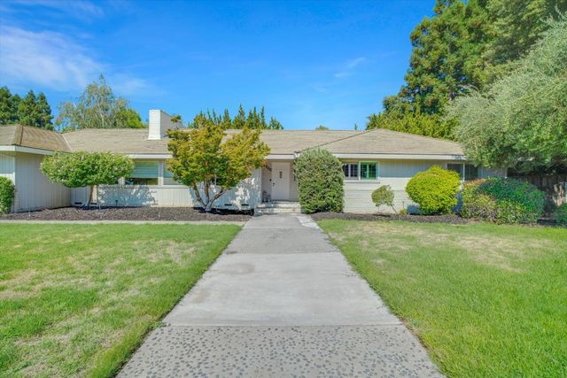 7025 Hillcrest Dr, Modesto, CA 95356