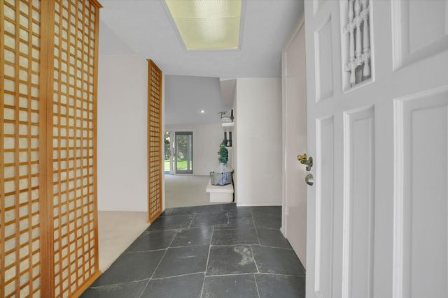 7025 Hillcrest Dr, Modesto, CA 95356