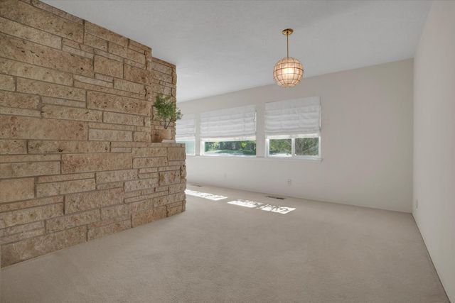 7025 Hillcrest Dr, Modesto, CA 95356