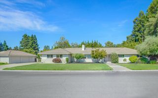 7025 Hillcrest Dr, Modesto, CA 95356