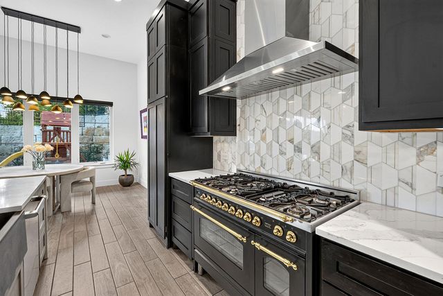 706 Crestone Stream DR, Austin, TX 78738