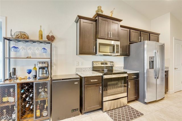 614 SW 31st TER, Cape Coral, FL 33914