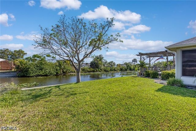 614 SW 31st TER, Cape Coral, FL 33914