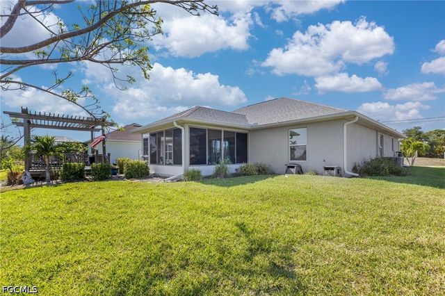 614 SW 31st TER, Cape Coral, FL 33914