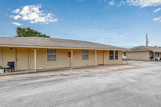 8430 Roundrock Drive 1, Houston, TX 77049