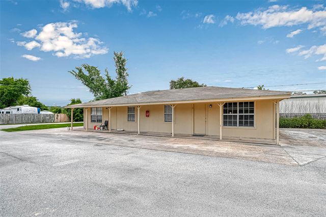 8430 Roundrock Drive 1, Houston, TX 77049