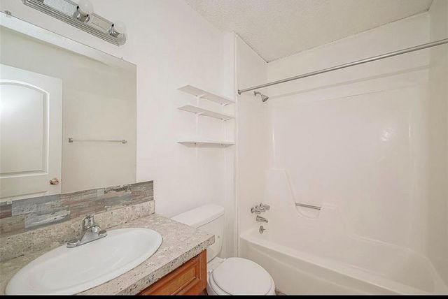 8430 Roundrock Drive 1, Houston, TX 77049