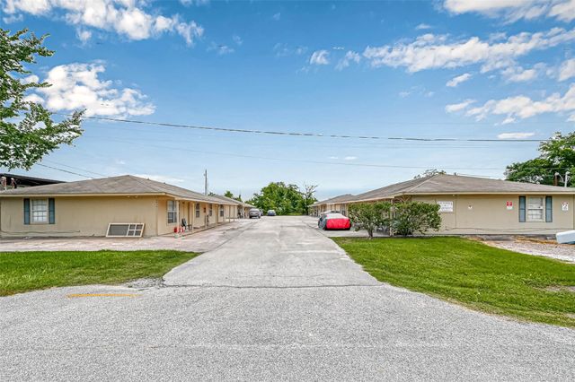 8430 Roundrock Drive 1, Houston, TX 77049